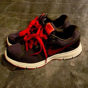 Nike Relentless 2 womens size 7.5 grey / maroon
